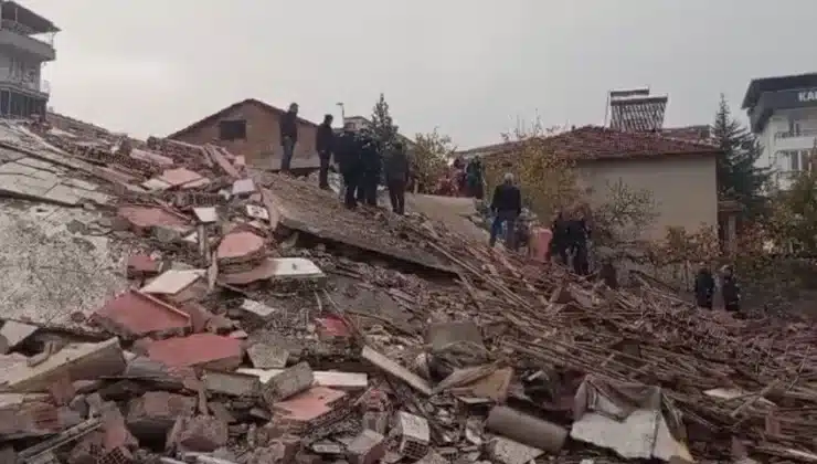 Bina yıkımı sırasında göçük: Operatör enkaz altında kaldı! 4 Bülten Medya -