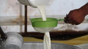 Market raflarında zam etkisi! Çiğ süt tavsiye fiyatı... 4 Bülten Medya -