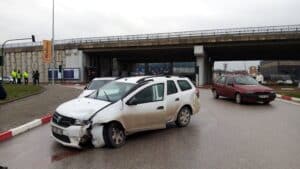 Bursa'da 2 otomobil çarpıştı, 2 kişi yaralandı! 7 Bülten Medya -