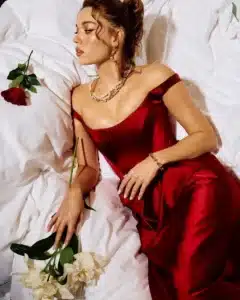 Afra Saraçoğlu: Dizi setleri benim için okul gibiydi 10 Bülten Medya -