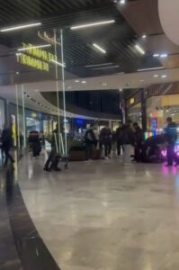 Bursa'da alışveriş merkezinde kavga çıktı 4 Bülten Medya -