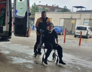 Bursa'da 2 otomobil çarpıştı: 4 yaralı 14 Bülten Medya -