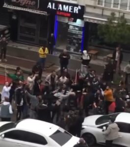 Bursa ve birçok ilde Suriyeliler sokaklarda kutlama yapıyor! 23 Bülten Medya -