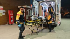 Bursa'da motosiklet, park halindeki otomobile çarptı! 4 Bülten Medya -