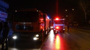 Bursa'da iş hanının çatısında yangın paniği! 8 Bülten Medya -