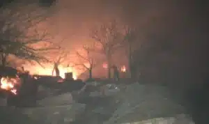 Bursa'da ahşap ev alev alev yandı! 4 Bülten Medya -