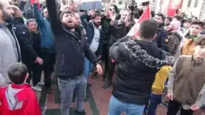 Bursa ve birçok ilde Suriyeliler sokaklarda kutlama yapıyor! 27 Bülten Medya -