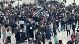 Bursa ve birçok ilde Suriyeliler sokaklarda kutlama yapıyor! 25 Bülten Medya -