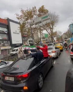 İstanbul'da Suriyeli mülteciler kutlama yapıyor! 4 Bülten Medya -