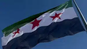 Suriye bayrağı değişti! Yeni bayrak neyi simgeliyor? 12 Bülten Medya -