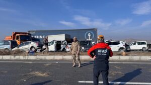 Van'da zincirleme trafik kazasında: 2 ölü 15 yaralı! 4 Bülten Medya -