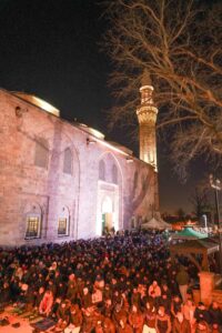 Bursa Büyükşehir’den yeni yılın ilk sabahında camilerde çorba ikramı 7 Bülten Medya -