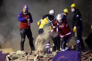 Konya'da 4 katlı bina çöktü: Bir kişi yaşamını yitirdi, üç kişi sağ kurtarıldı 22 Bülten Medya -