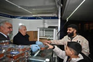 Başkan Bozbey’den Regaib Kandilinde tatlı ve lokma ikramı 8 Bülten Medya -