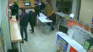 Bursa'da eşinin dükkanına daldı ortalığı birbirine kattı! 13 Bülten Medya -
