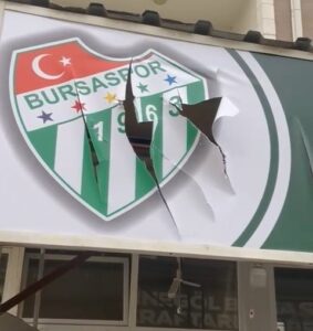 Bursaspor derneğine çirkin saldırı! 4 Bülten Medya -
