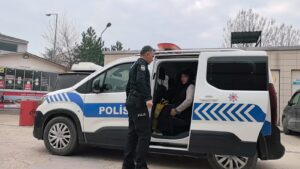 Bursa'da evli çift birbirine bıçak ve tencereyle saldırdı! 8 Bülten Medya -