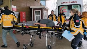 Bursa'da kamyonun kasasından düşen şoför yaralandı! 8 Bülten Medya -