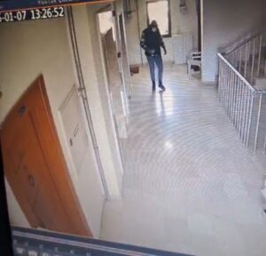 Bursa'da yaşlı kadını dolandıran şahıs alem yaparken yakalandı! 8 Bülten Medya -