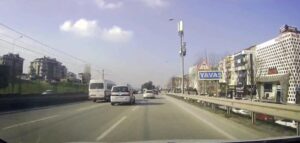 Bursa'da trafik magandalığı: Kameraya yakalandı 4 Bülten Medya -