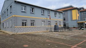 Bursa'da takdir toplayan hareket! Müdür ve yardımcısı okulu boyadı 8 Bülten Medya -