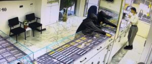 Bursa'da film gibi hırsızlık! Önce kuyumcuyu sonra müşteriyi soydular! 12 Bülten Medya -