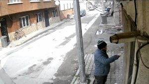 Bursa'da 20 saattir polise direnen şahıs daha önce ev kundaklamış! 4 Bülten Medya -