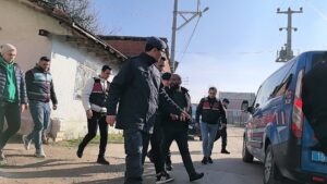 Bursa'da evi kundaklayan şahıs 24 saat sonra teslim oldu! 15 Bülten Medya -