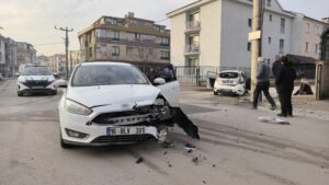 Bursa'da kazada aracını gören sürücü gözyaşlarına boğuldu 8 Bülten Medya -