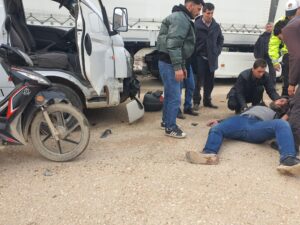 Bursa'da kamyonet ile çarpışan motosikletli ağır yaralandı! 7 Bülten Medya -