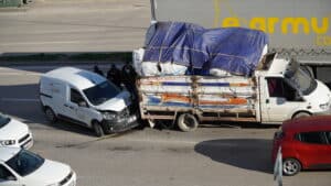 Bursa'da kamyonete arkadan çarptı! 12 Bülten Medya -