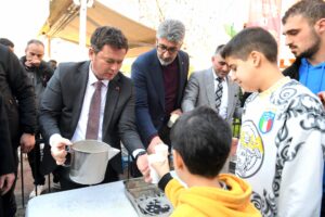 Başkan Aydın’dan vatandaşlara çorba ikramı 15 Bülten Medya -