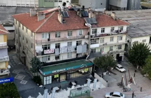 Konya'da 4 katlı bina çöktü: Bir kişi yaşamını yitirdi, üç kişi sağ kurtarıldı 28 Bülten Medya -