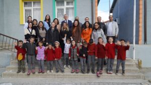 Yonca Okulda Projesi, Harmancık'ta! Öğrencilere kışlık bot dağıtıldı 28 Bülten Medya -