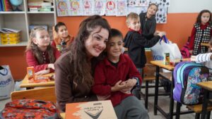 Yonca Okulda Projesi, Harmancık'ta! Öğrencilere kışlık bot dağıtıldı 31 Bülten Medya -