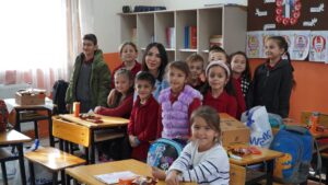 Yonca Okulda Projesi, Harmancık'ta! Öğrencilere kışlık bot dağıtıldı 34 Bülten Medya -