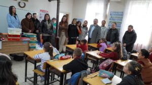 Yonca Okulda Projesi, Harmancık'ta! Öğrencilere kışlık bot dağıtıldı 35 Bülten Medya -