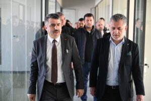 Bursa'da Yıldırım sahadan yönetiliyor 10 Bülten Medya -
