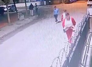 'Noel Baba' kostümü ile dehşet saçtı! 4 Bülten Medya -