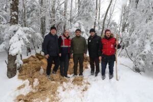 Doğa Koruma ve Milli Parklar Uludağ'daki yaban hayvanlarını unutmadı 4 Bülten Medya -