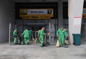 Osmangazi Belediyesi'nden stadyum temizliği 15 Bülten Medya -