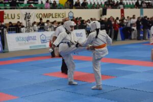 Bursa Yıldırım'da karate rüzgarı 8 Bülten Medya -