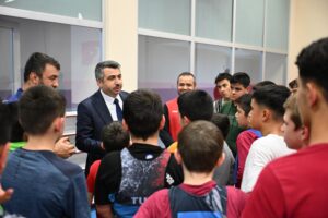 Başkan Yılmaz şampiyon güreşçilerle buluştu 4 Bülten Medya -