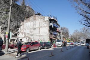 Tophane Surları'nın önündeki son binalar da yıkılıyor 4 Bülten Medya -