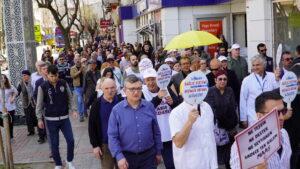 Bursa'da sağlıkçılar 14 Mart Tıp Bayramı'nı kutladı! 'Başka bir hekimlik ortamı mümkün' 11 Bülten Medya -