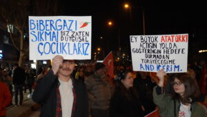 Bursa'da binlerce vatandaş 'Ekrem İmamoğlu' için yürüdü 42 Bülten Medya -