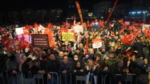 Bursa'da binlerce vatandaş 'Ekrem İmamoğlu' için yürüdü 36 Bülten Medya -