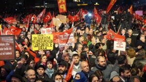 Bursa'da binlerce vatandaş 'Ekrem İmamoğlu' için yürüdü 37 Bülten Medya -
