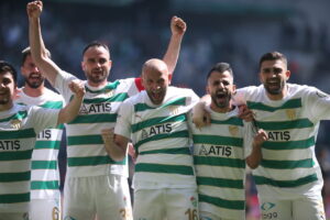 Bursaspor şampiyonluğa emin adımlarla ilerliyor! 4-0 7 Bülten Medya -