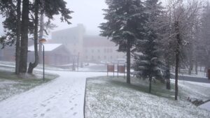Nisanda kar yağdı, Uludağ'da yer kalmadı 4 Bülten Medya -